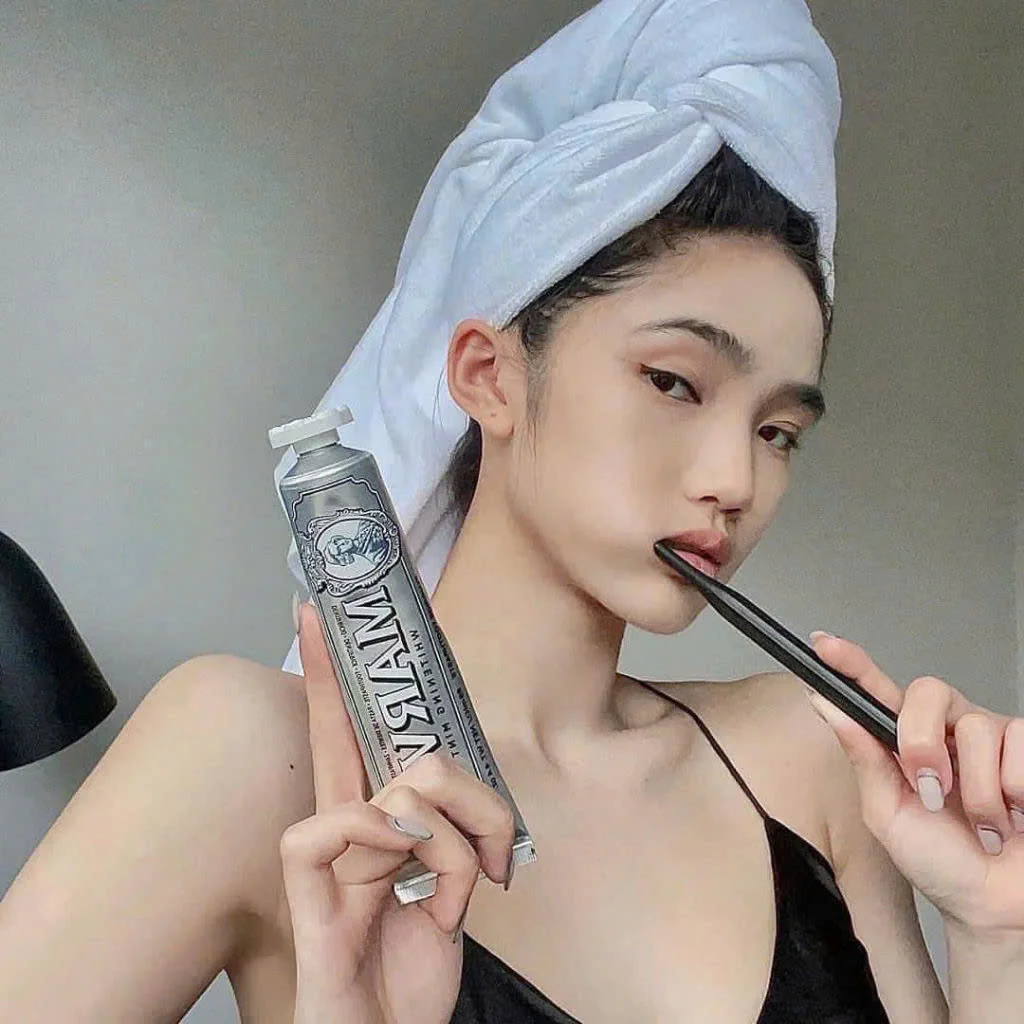 Kem Đánh Răng Marvis Trắng Răng 85ml - Whitening Mint